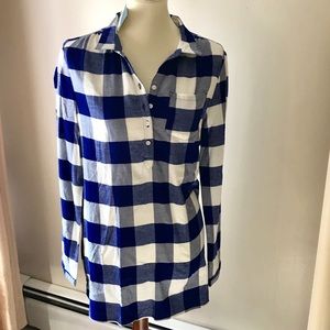 🛍Old Navy Blue and White Plaid Tunic Length Top